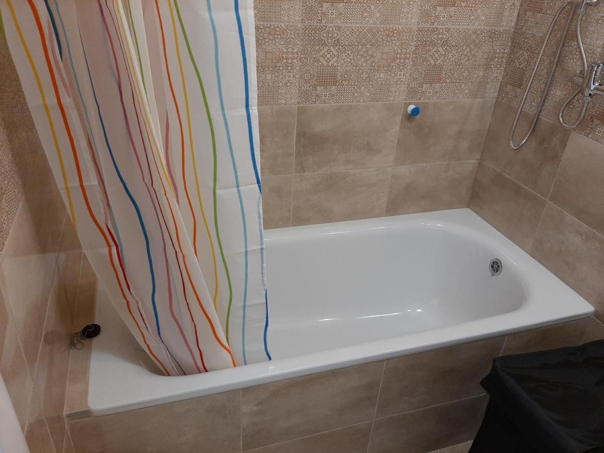 Cherry & Free Parking Apartment Bratislava